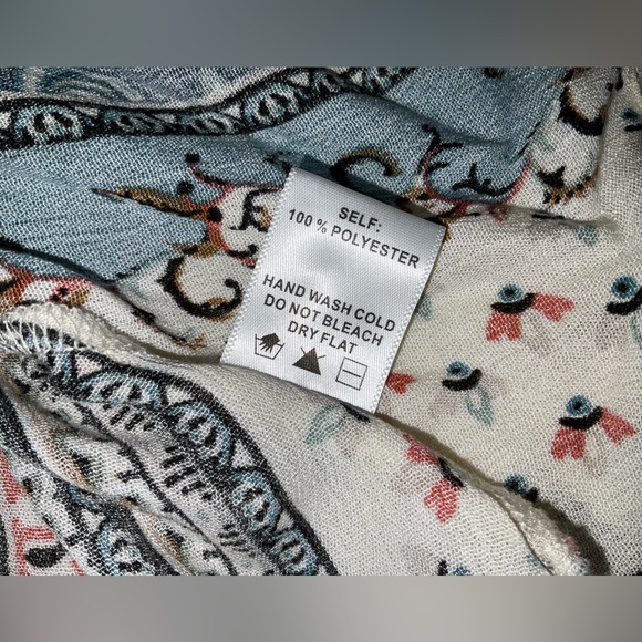 BoHo Style Lightweight Top - Picture 7 of 7